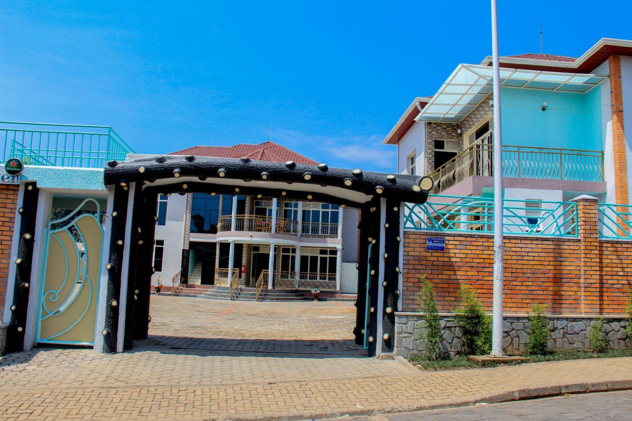 Welcome to Comfort  Hotel Rooms and Services